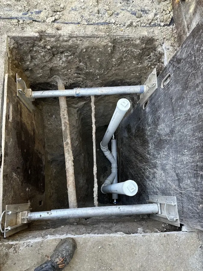 Experienced plumber completing Drain Cleaning work in Laurel